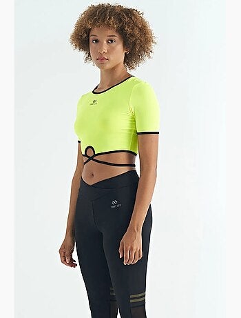 T-shirt crop elasticizzata con girocollo tommy