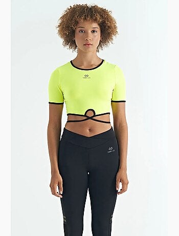 T-shirt crop elasticizzata con girocollo tommy