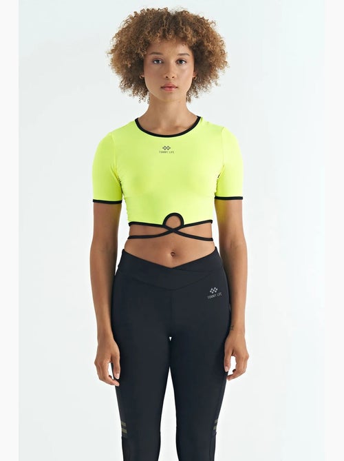 T-shirt crop elasticizzata con girocollo tommy - Kiabi T-shirt crop elasticizzata con girocollo tommy - Kiabi