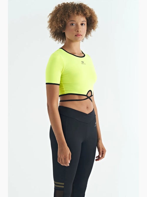 T-shirt crop elasticizzata con girocollo tommy - Kiabi T-shirt crop elasticizzata con girocollo tommy - Kiabi