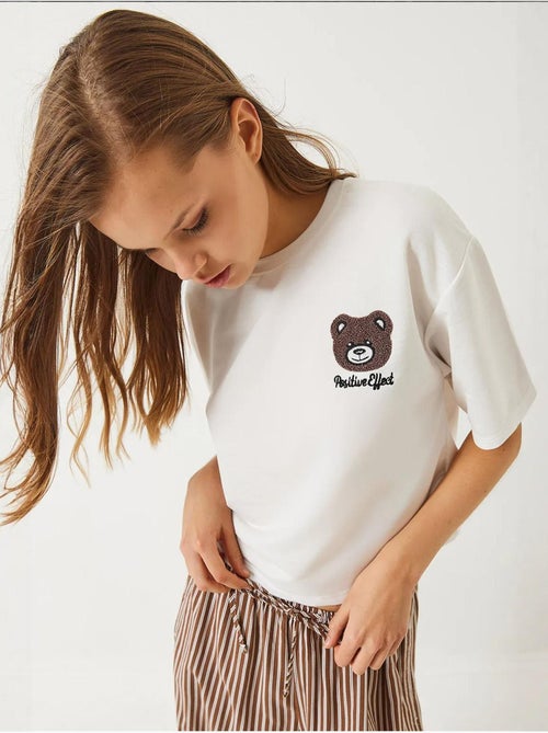 T-shirt crop ricamato con girocollo lucci - Kiabi T-shirt crop ricamato con girocollo lucci - Kiabi