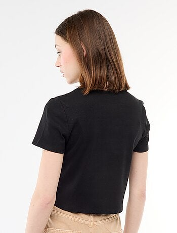 T-shirt cropped a coste con nodi