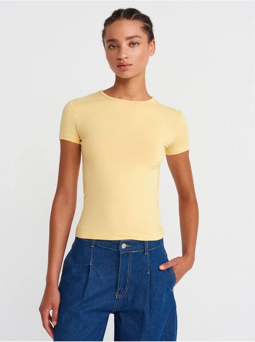T-shirt cropped da donna slim fit con girocollo dilvin - Kiabi T-shirt cropped da donna slim fit con girocollo dilvin - Kiabi