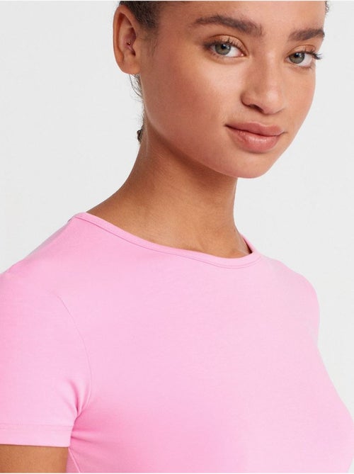 T-shirt cropped da donna slim fit con girocollo dilvin - Kiabi T-shirt cropped da donna slim fit con girocollo dilvin - Kiabi