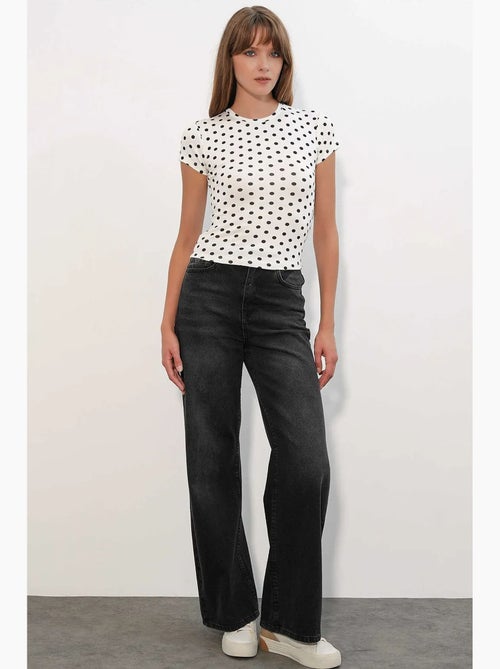 T-shirt da donna a pois slim fit con scollo rotondo bdart - Kiabi T-shirt da donna a pois slim fit con scollo rotondo bdart - Kiabi