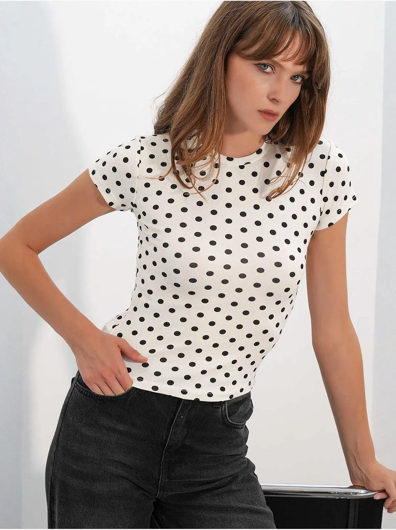 T-shirt da donna a pois slim fit con scollo rotondo bdart Bianco sporco - Kiabi