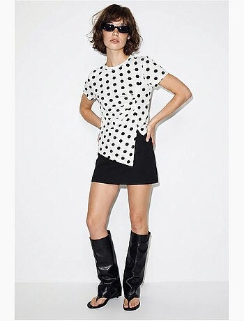 T-shirt da donna aderente a pois con scollo a girocollo lucci