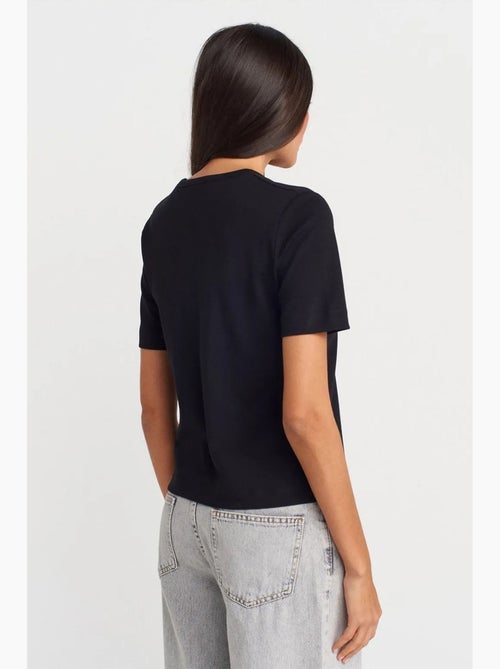 T-shirt da donna in cotone con scollo a v dilvin - Kiabi T-shirt da donna in cotone con scollo a v dilvin - Kiabi