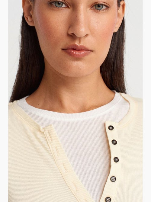 T-shirt da donna in cotone con scollo a v e bottoni dilvin - Kiabi T-shirt da donna in cotone con scollo a v e bottoni dilvin - Kiabi