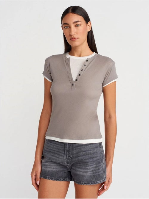 T-shirt da donna in cotone con scollo a v e bottoni dilvin - Kiabi