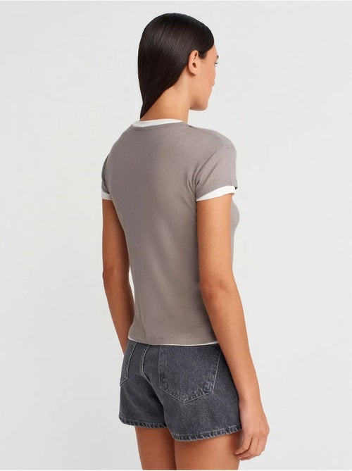 T-shirt da donna in cotone con scollo a v e bottoni dilvin - Kiabi