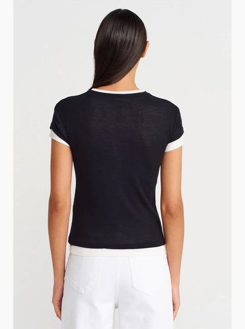 T-shirt da donna in cotone con scollo a v e bottoni dilvin - Kiabi T-shirt da donna in cotone con scollo a v e bottoni dilvin - Kiabi