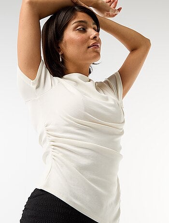 T-shirt dal taglio asimmetrico