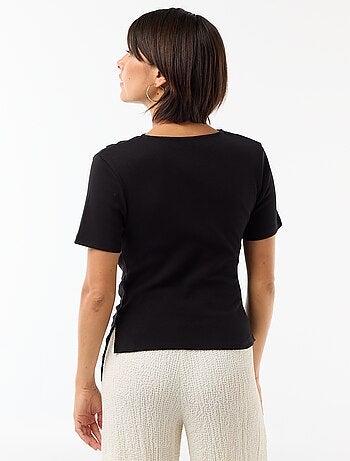 T-shirt dal taglio asimmetrico