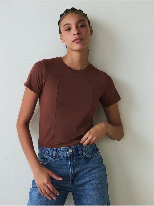 T-shirt donna con girocollo slim fit in modal penti - Kiabi T-shirt donna con girocollo slim fit in modal penti - Kiabi