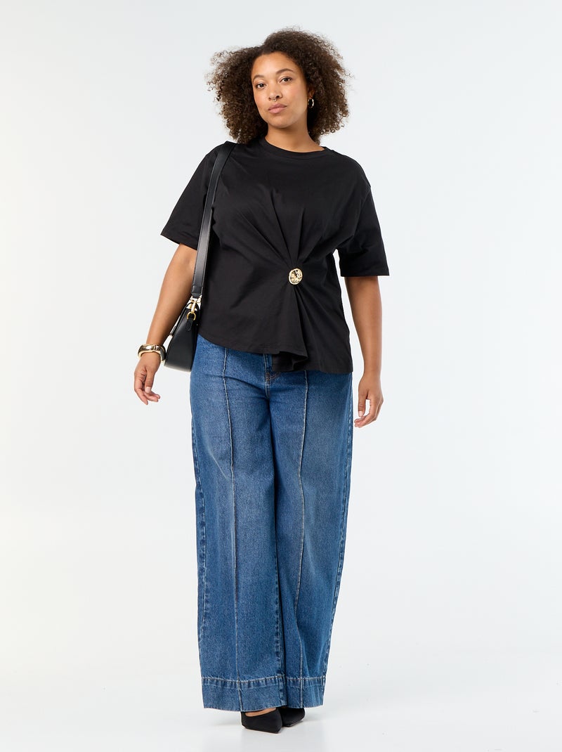 T-shirt drappeggiata con gioiello dorato a forma di spilla Nero - Kiabi