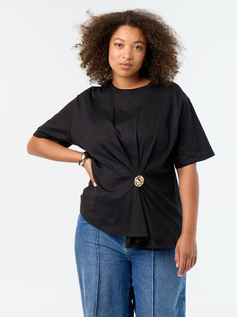 T-shirt drappeggiata con gioiello dorato a forma di spilla Nero - Kiabi