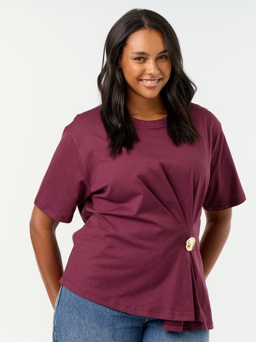 T-shirt drappeggiata con gioiello dorato a forma di spilla - Kiabi