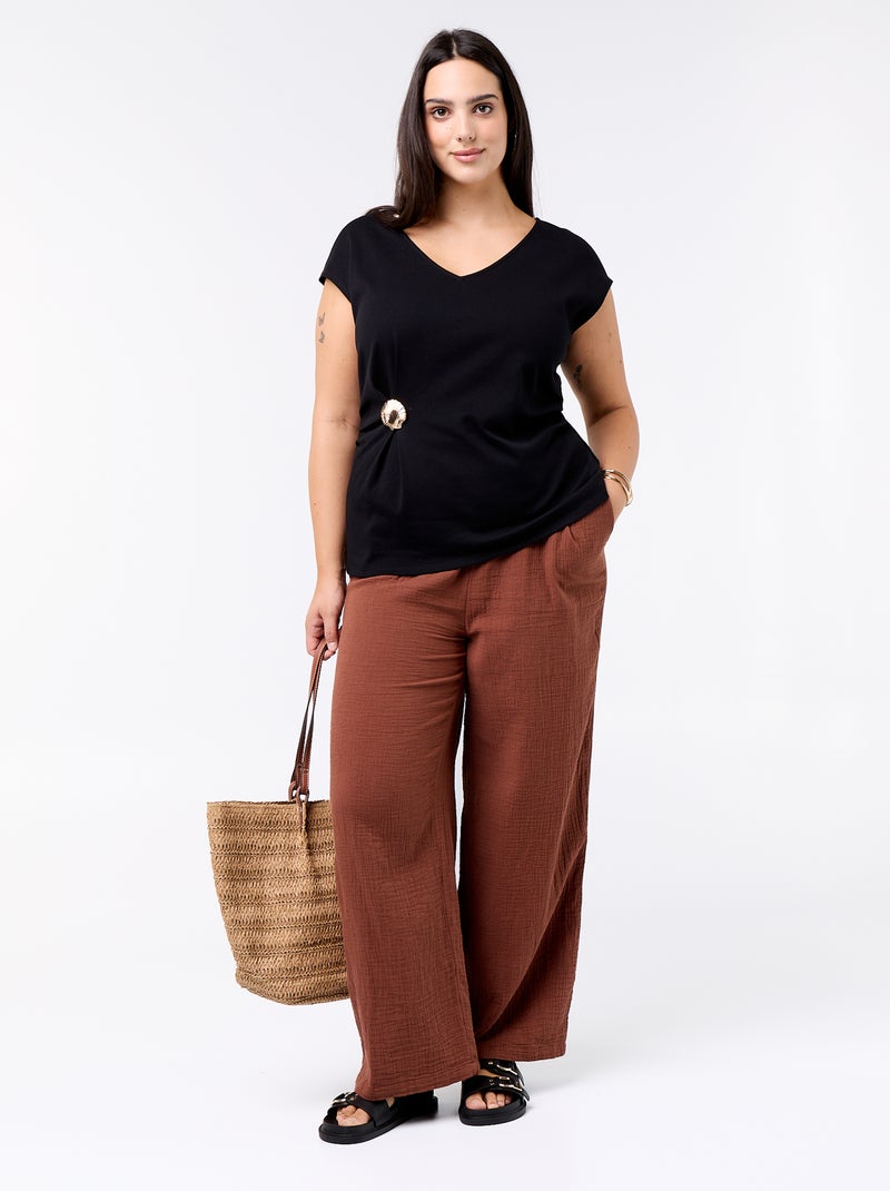T-shirt drappeggiata con gioiello dorato Nero - Kiabi
