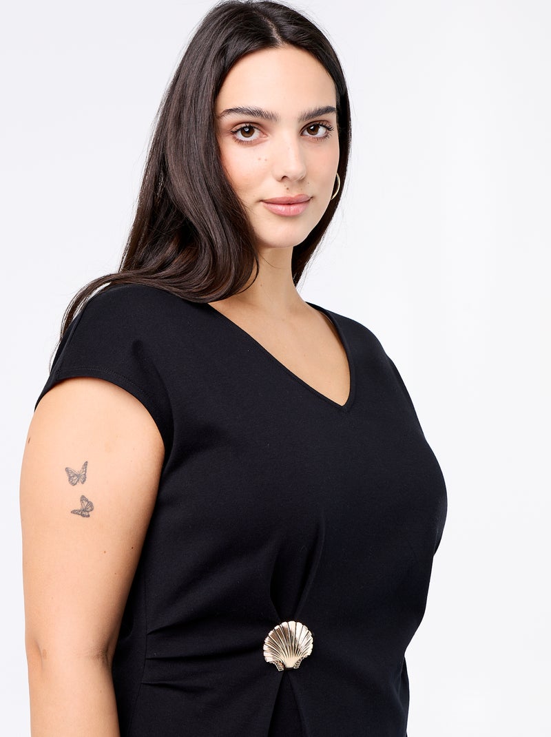 T-shirt drappeggiata con gioiello dorato Nero - Kiabi