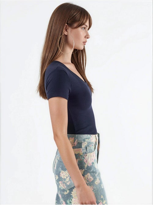 T-shirt elastica a maniche corte con scollo a v busem - Kiabi T-shirt elastica a maniche corte con scollo a v busem - Kiabi