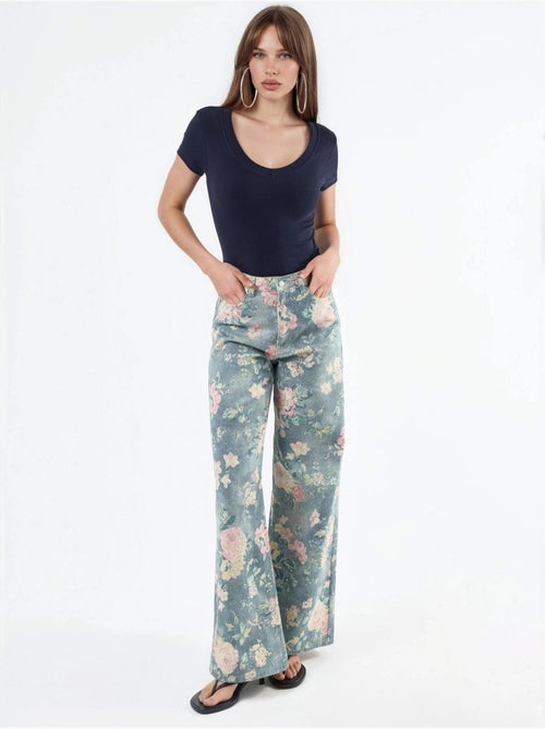 T-shirt elastica a maniche corte con scollo a v busem - Kiabi T-shirt elastica a maniche corte con scollo a v busem - Kiabi