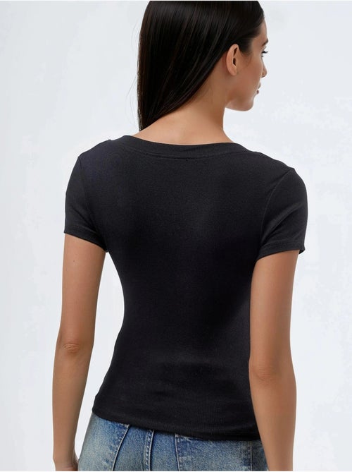 T-shirt elastica a maniche corte con scollo a v busem - Kiabi T-shirt elastica a maniche corte con scollo a v busem - Kiabi