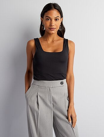 T-shirt elasticizzata con scollo quadrato