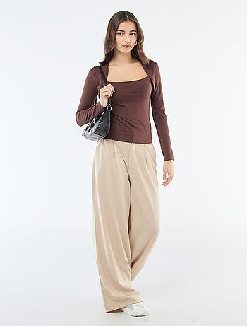 T-shirt elasticizzato a tinta unita con maniche lunghe e scollo quadrato