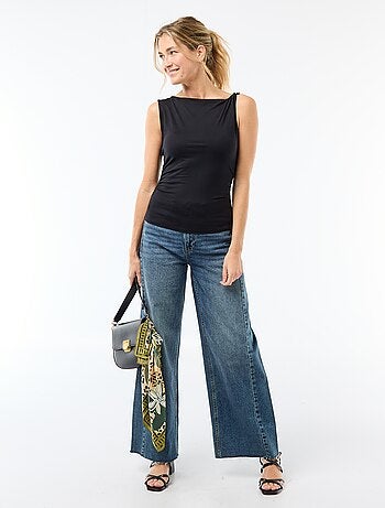 T-shirt elasticizzato con gioiello dorato