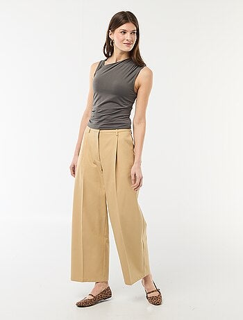 T-shirt elasticizzato tinta unita asimmetrico