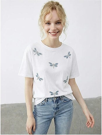 T-shirt girocollo a vestibilità comoda con ricamo lucci