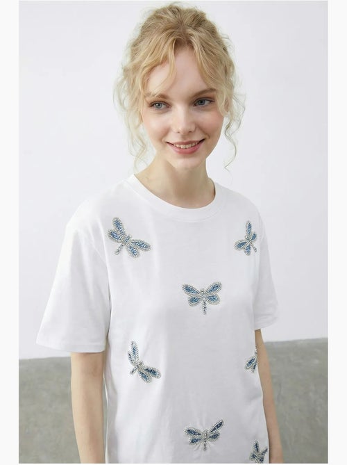 T-shirt girocollo a vestibilità comoda con ricamo lucci - Kiabi T-shirt girocollo a vestibilità comoda con ricamo lucci - Kiabi