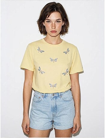 T-shirt girocollo a vestibilità comoda con ricamo lucci