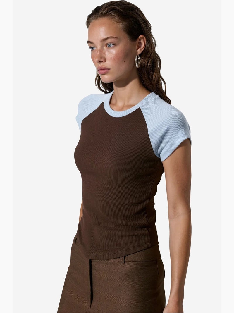 T-shirt girocollo color block aderente busem Marrone - Kiabi
