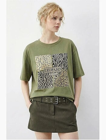T-shirt girocollo con paillettes e stampa leopardata lucci
