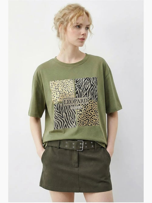 T-shirt girocollo con paillettes e stampa leopardata lucci - Kiabi