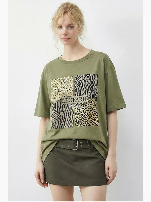 T-shirt girocollo con paillettes e stampa leopardata lucci - Kiabi