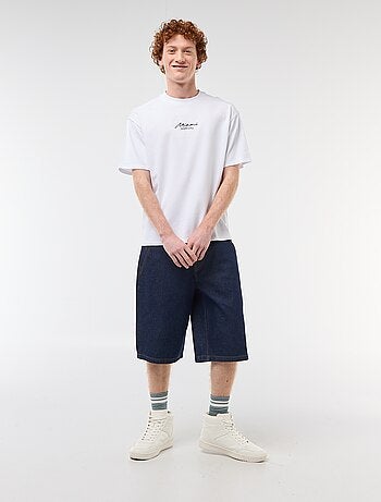 T-shirt girocollo con ricamo a contrasto