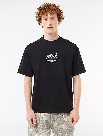 T-shirt girocollo con ricamo a contrasto