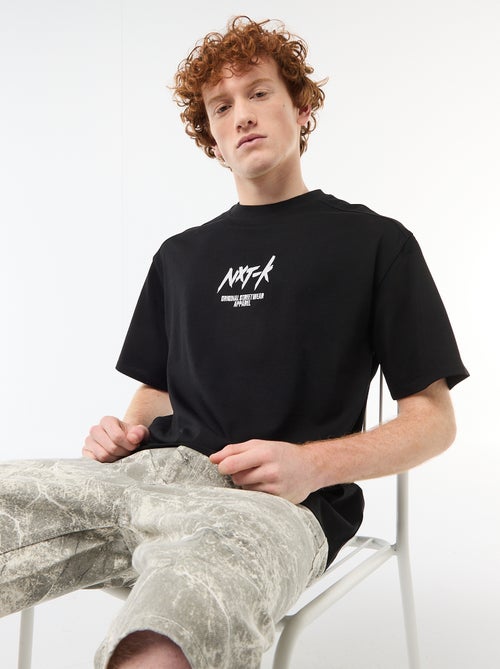 T-shirt girocollo con ricamo a contrasto - Kiabi