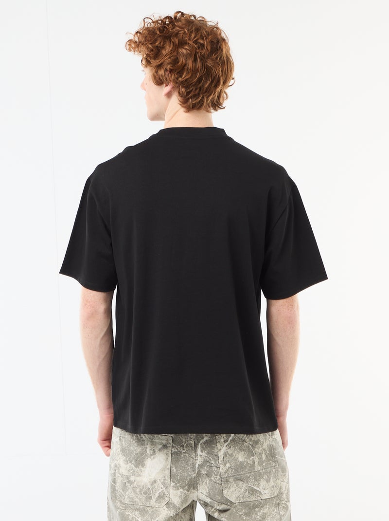 T-shirt girocollo con ricamo a contrasto Nero - Kiabi