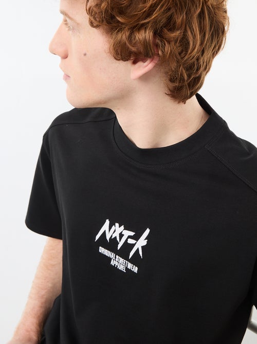 T-shirt girocollo con ricamo a contrasto - Kiabi