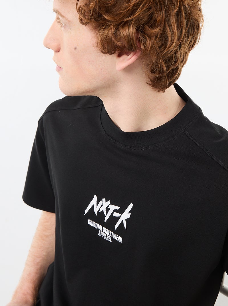 T-shirt girocollo con ricamo a contrasto Nero - Kiabi