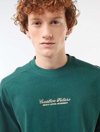 T-shirt girocollo con ricamo a contrasto