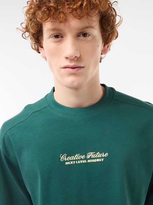 T-shirt girocollo con ricamo a contrasto - Kiabi