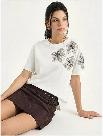 T-shirt girocollo con ricamo floreale lucci