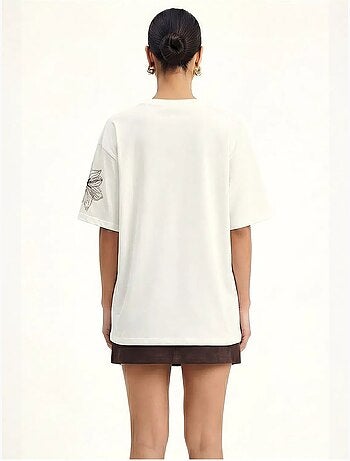 T-shirt girocollo con ricamo floreale lucci