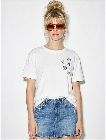 T-shirt girocollo con ricamo floreale lucci