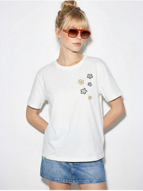 T-shirt girocollo con ricamo floreale lucci - Kiabi T-shirt girocollo con ricamo floreale lucci - Kiabi